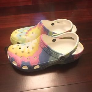 CROCS tie dye Unisex W sz12 or M sz10
